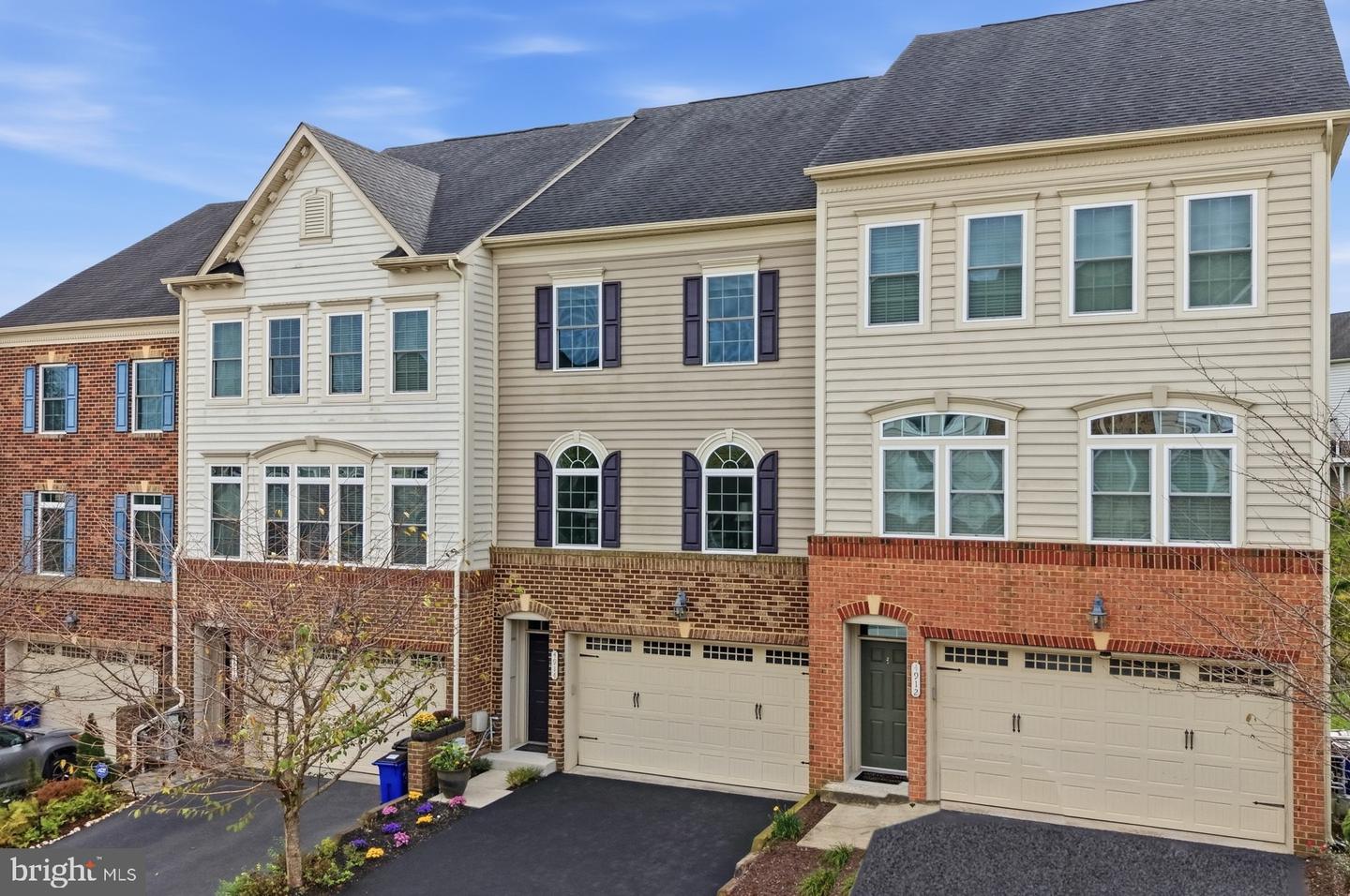 4914 Rushing River Dr — photo
