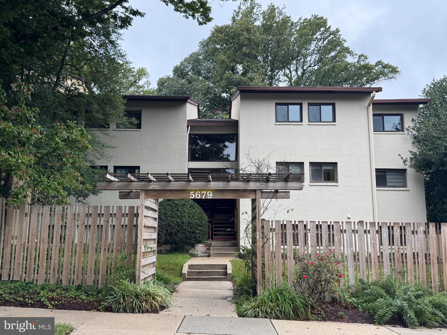 5679 Harpers Farm Rd #D — photo