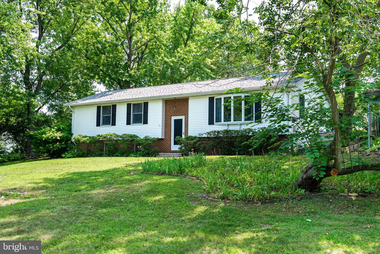 200 Manor Ave — photo