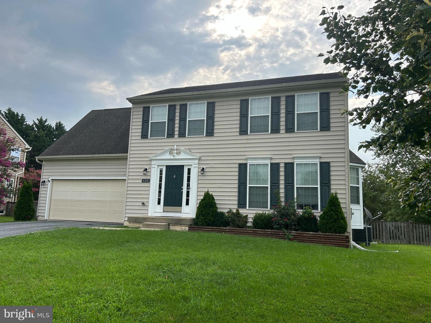 123 Trafford Dr — photo