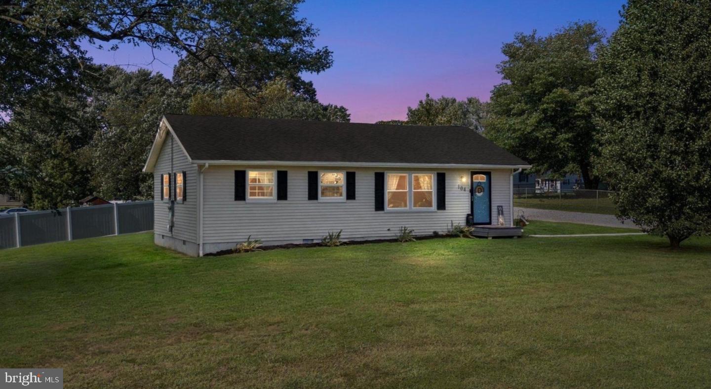 104 Lincoln Dr — photo
