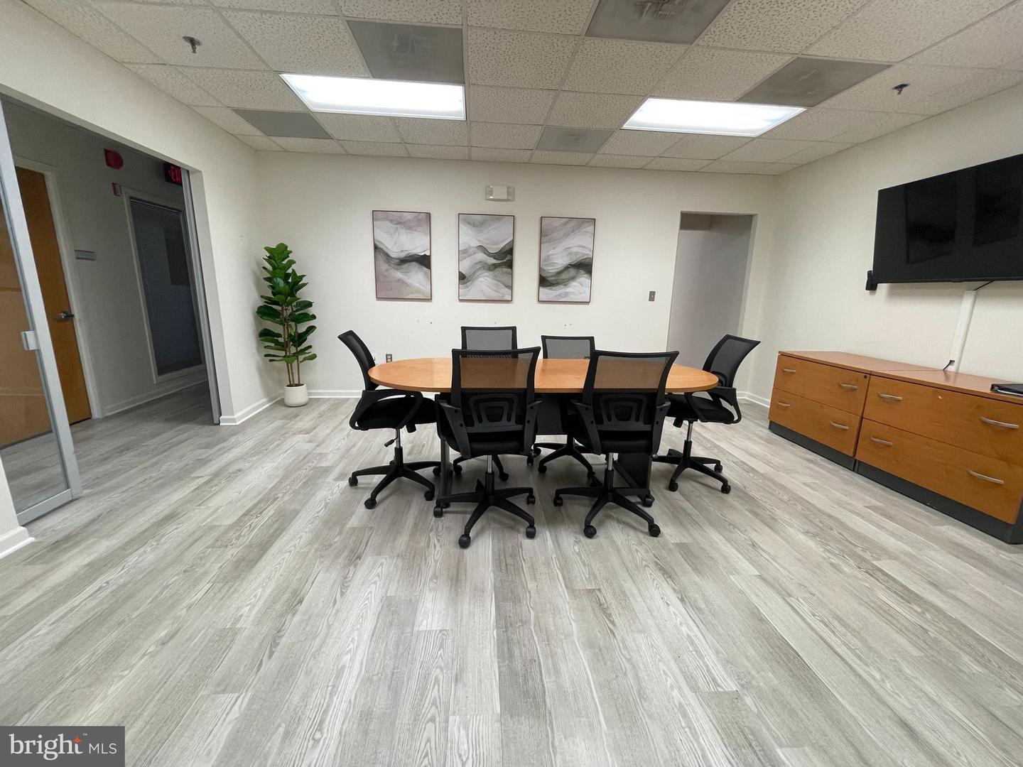 1110 Bonifant #Single Offices — photo