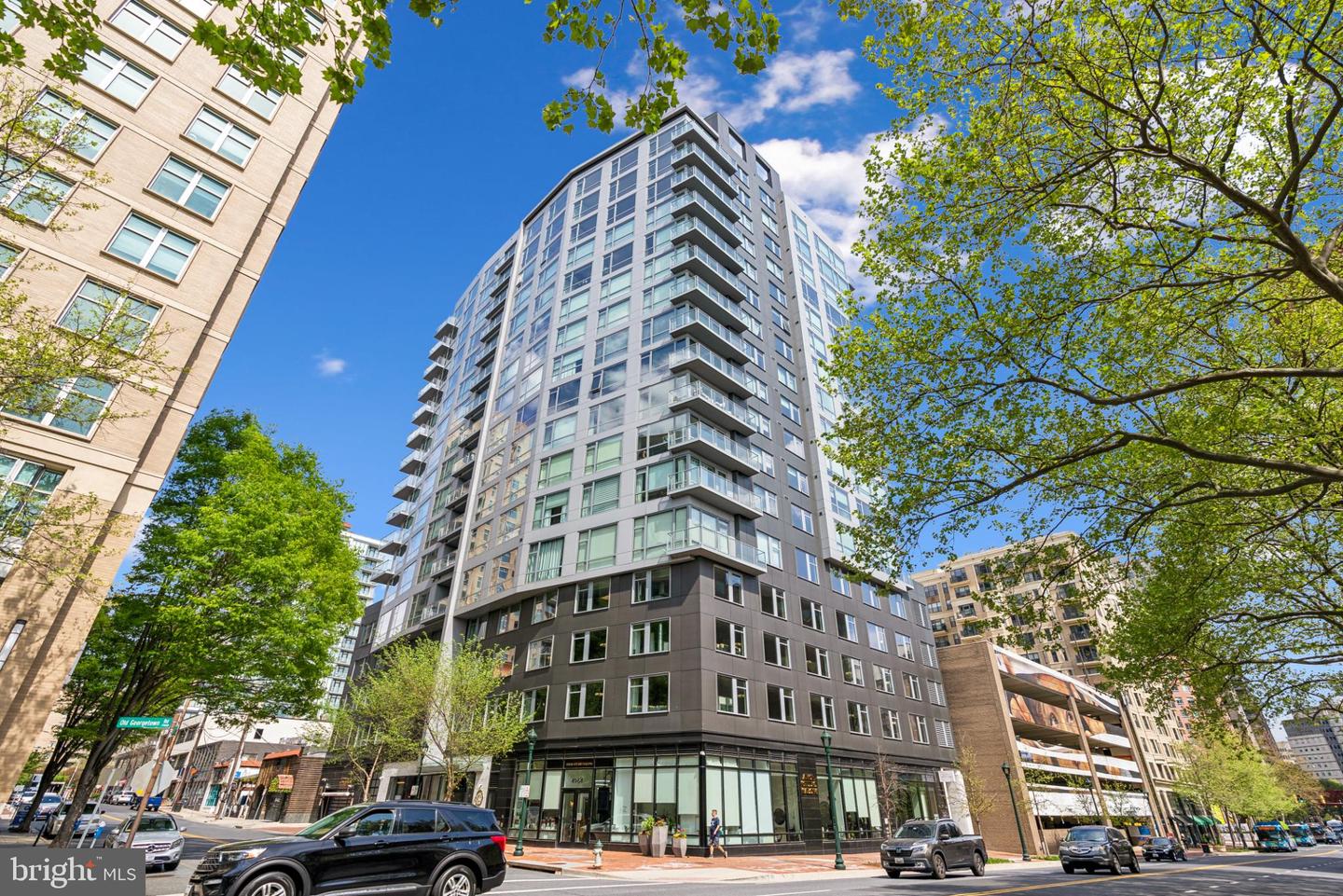4960 Fairmont Ave #904 — photo