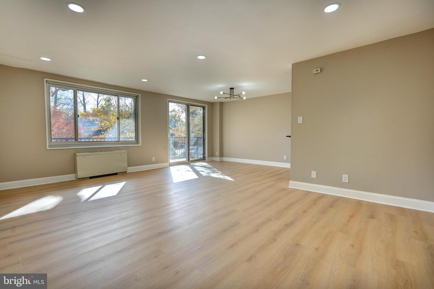 1900 Lyttonsville Road #211, Silver Spring, MD 20910 — photo 2