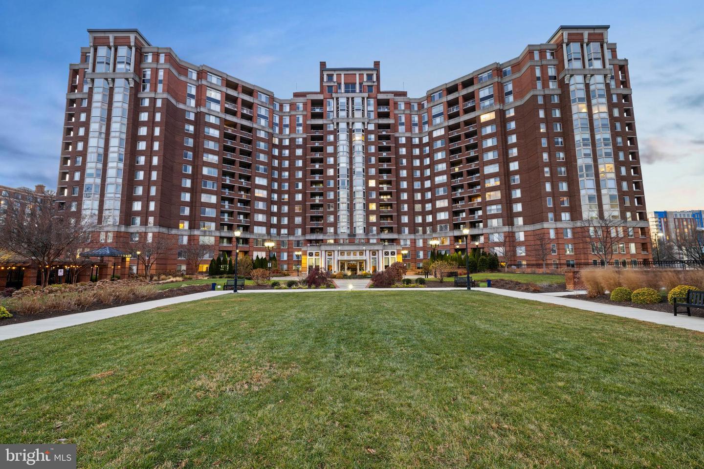 5809 Nicholson Ln #307 — photo