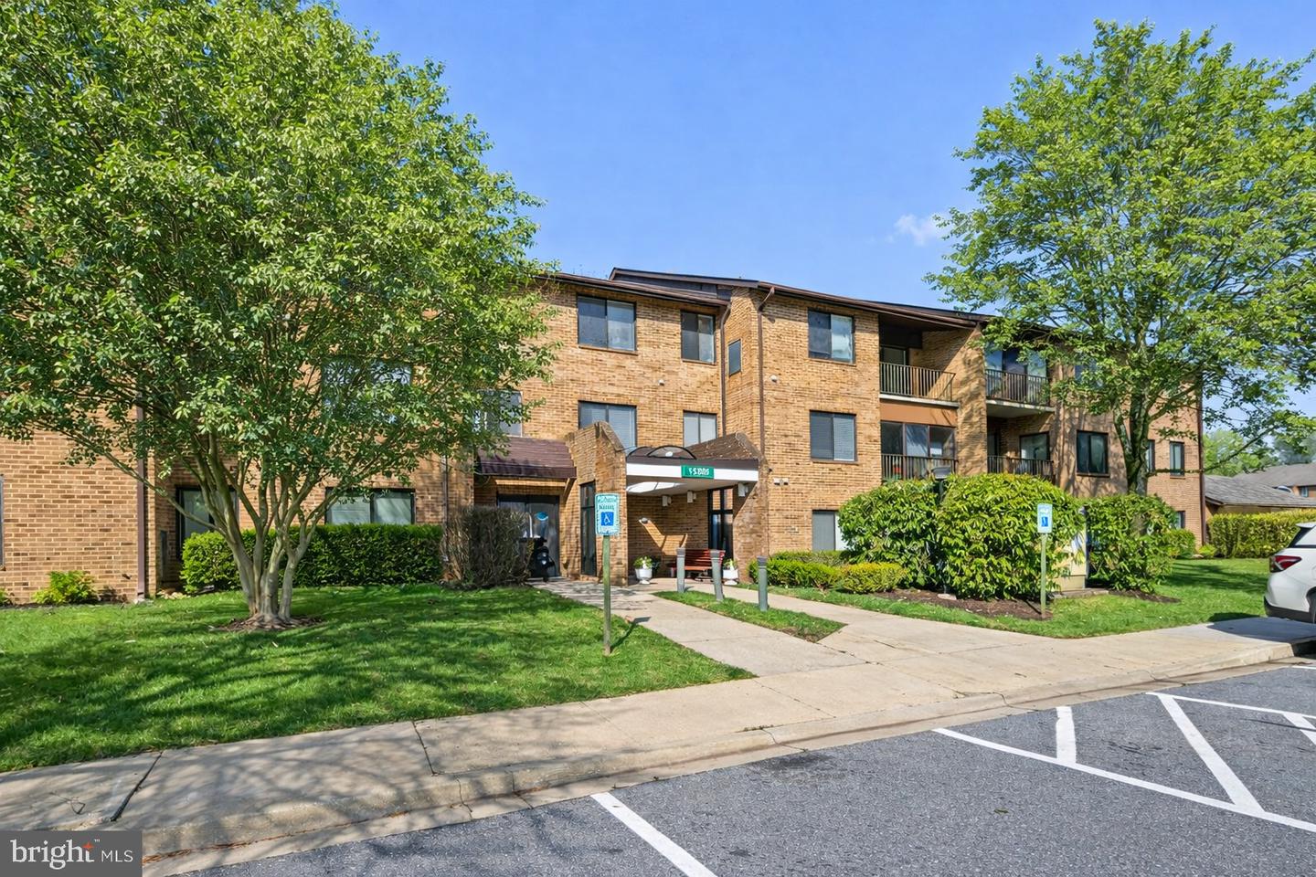 15300 Pine Orchard Dr #85-2H — photo