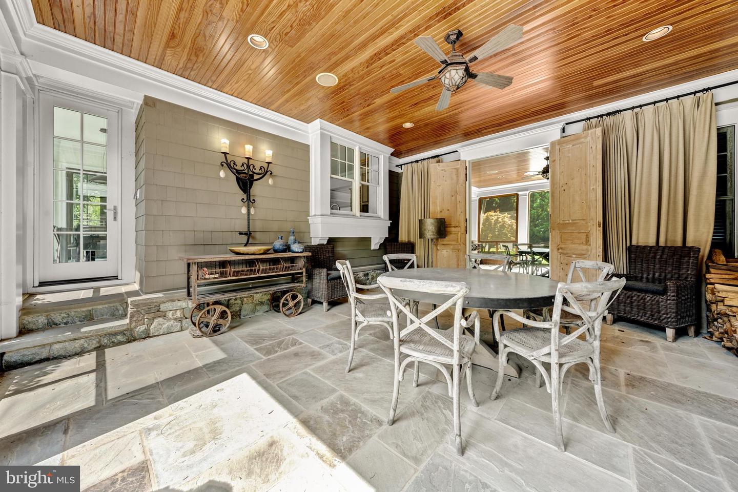 10021 Counselman Rd — photo
