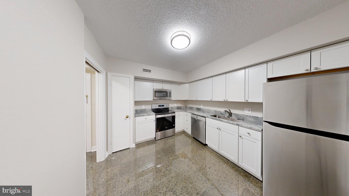 4550 N Park Ave #203 — photo