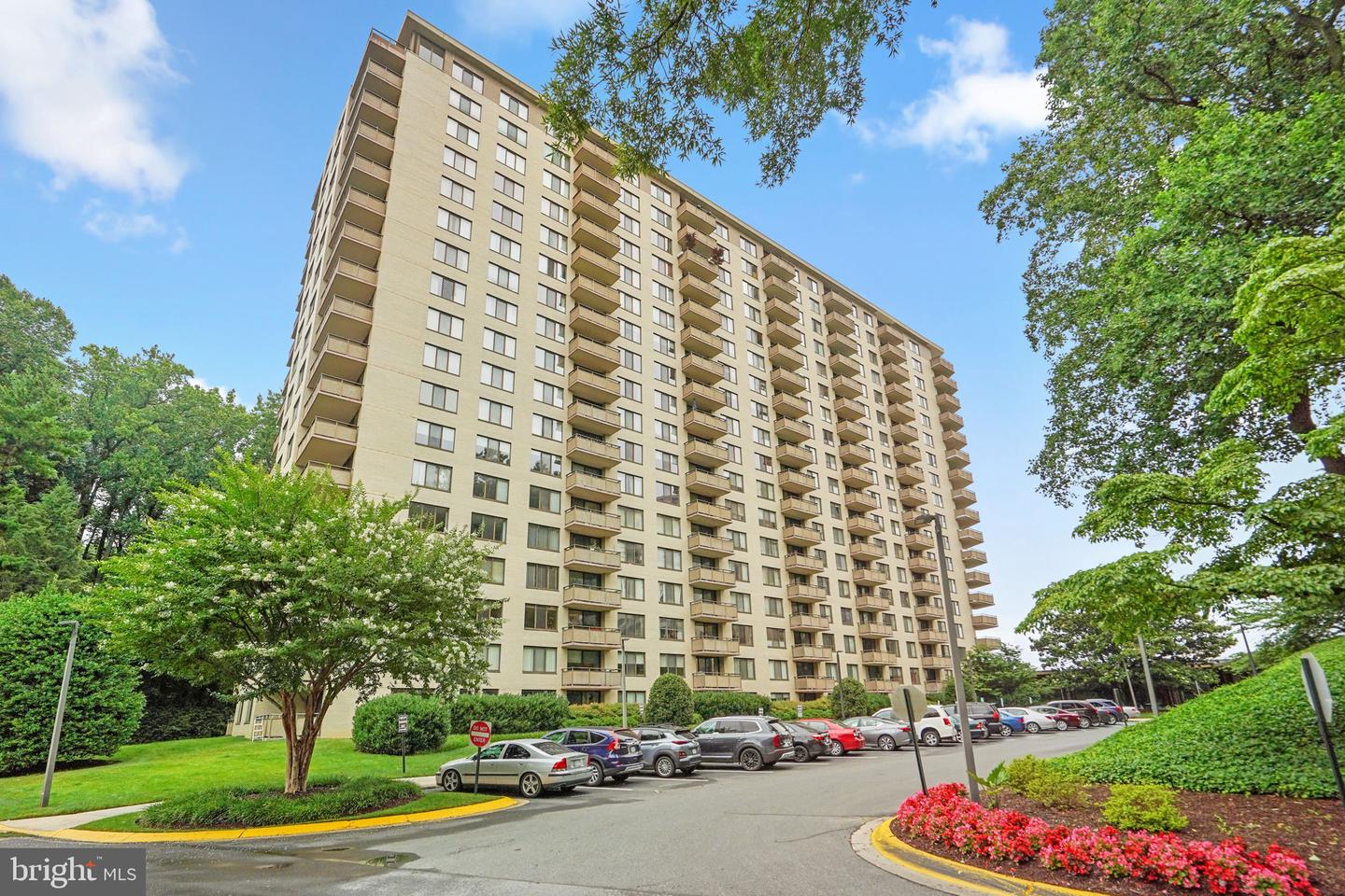 5225 Pooks Hill Rd #804N — photo