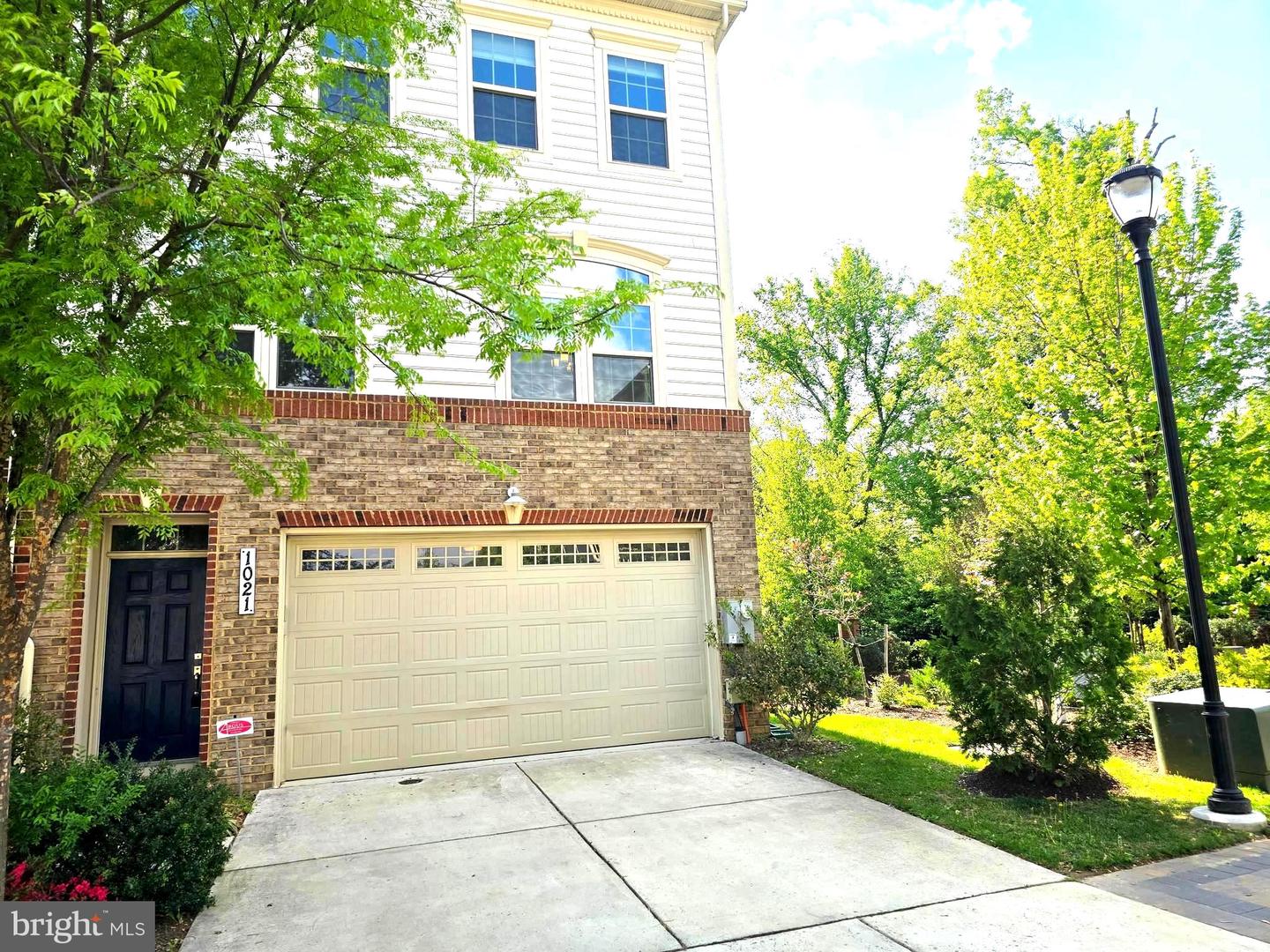 1021 Mutual Pl — photo