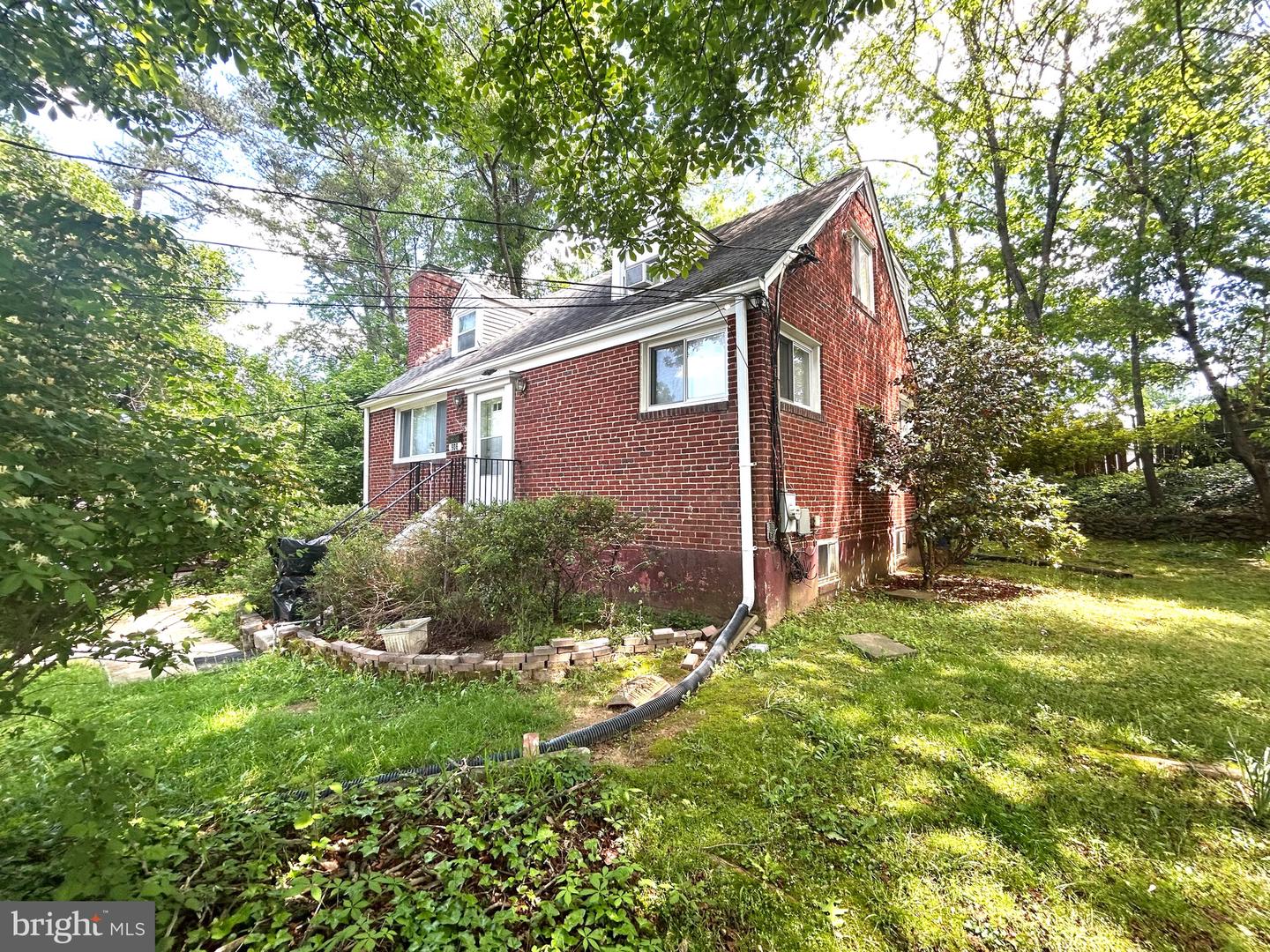 906 Dryden Ct — photo