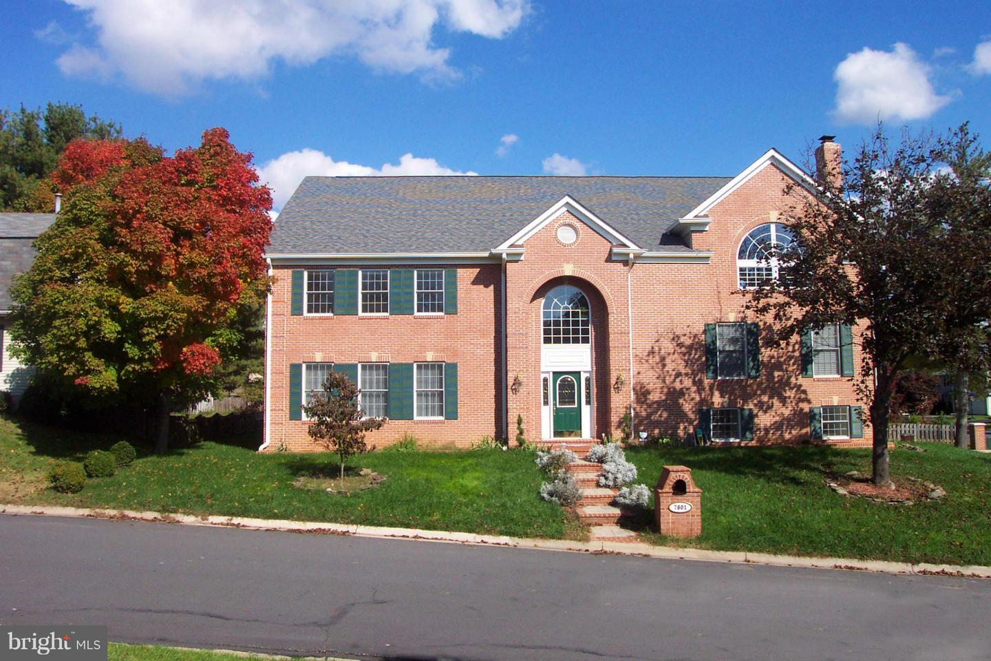7601 Anamosa Way — photo