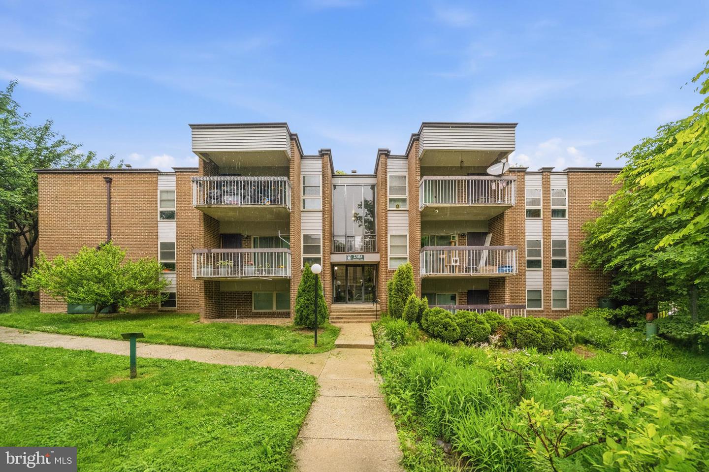 2305 Greenery Ln #T-2-3 — photo