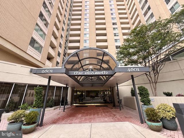 4601 N Park Ave #715 — photo