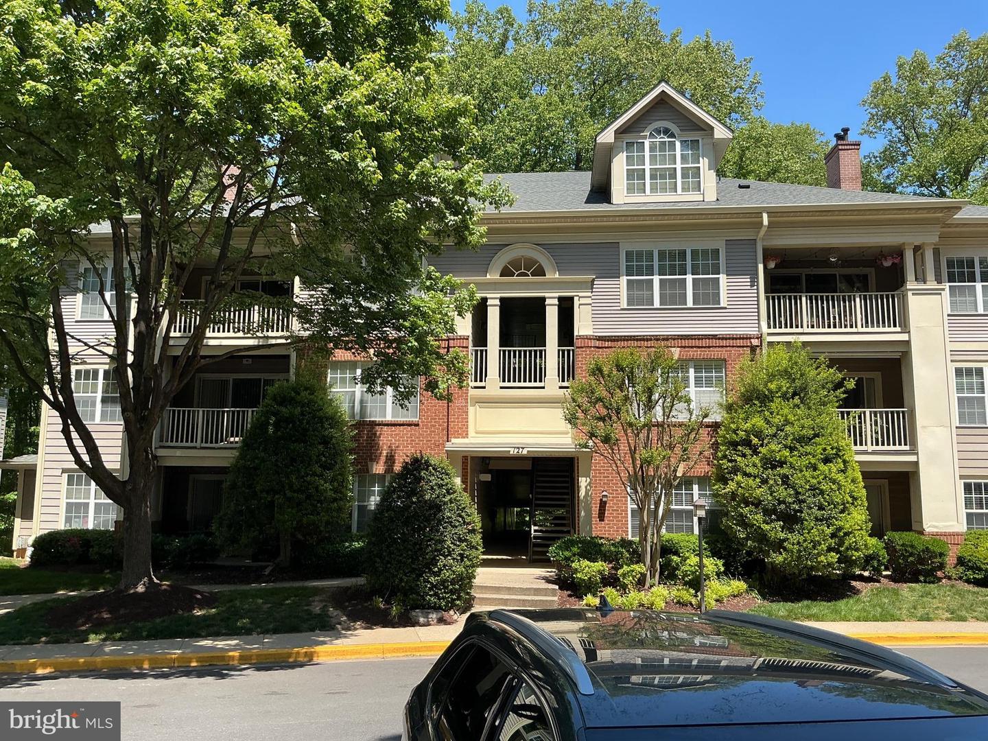 127 Timberbrook Ln #202 — photo