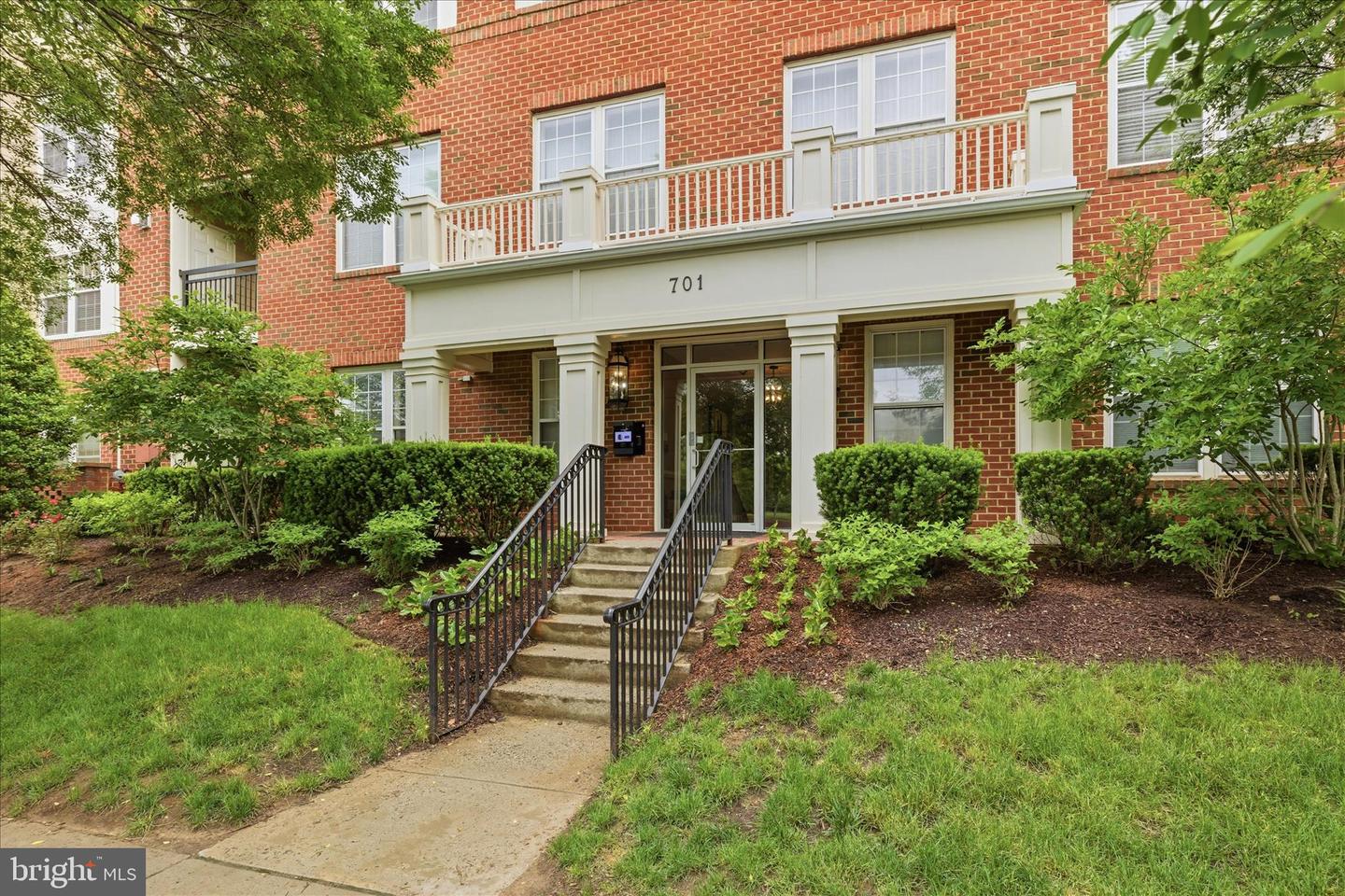 701 Fallsgrove Dr #102 — photo