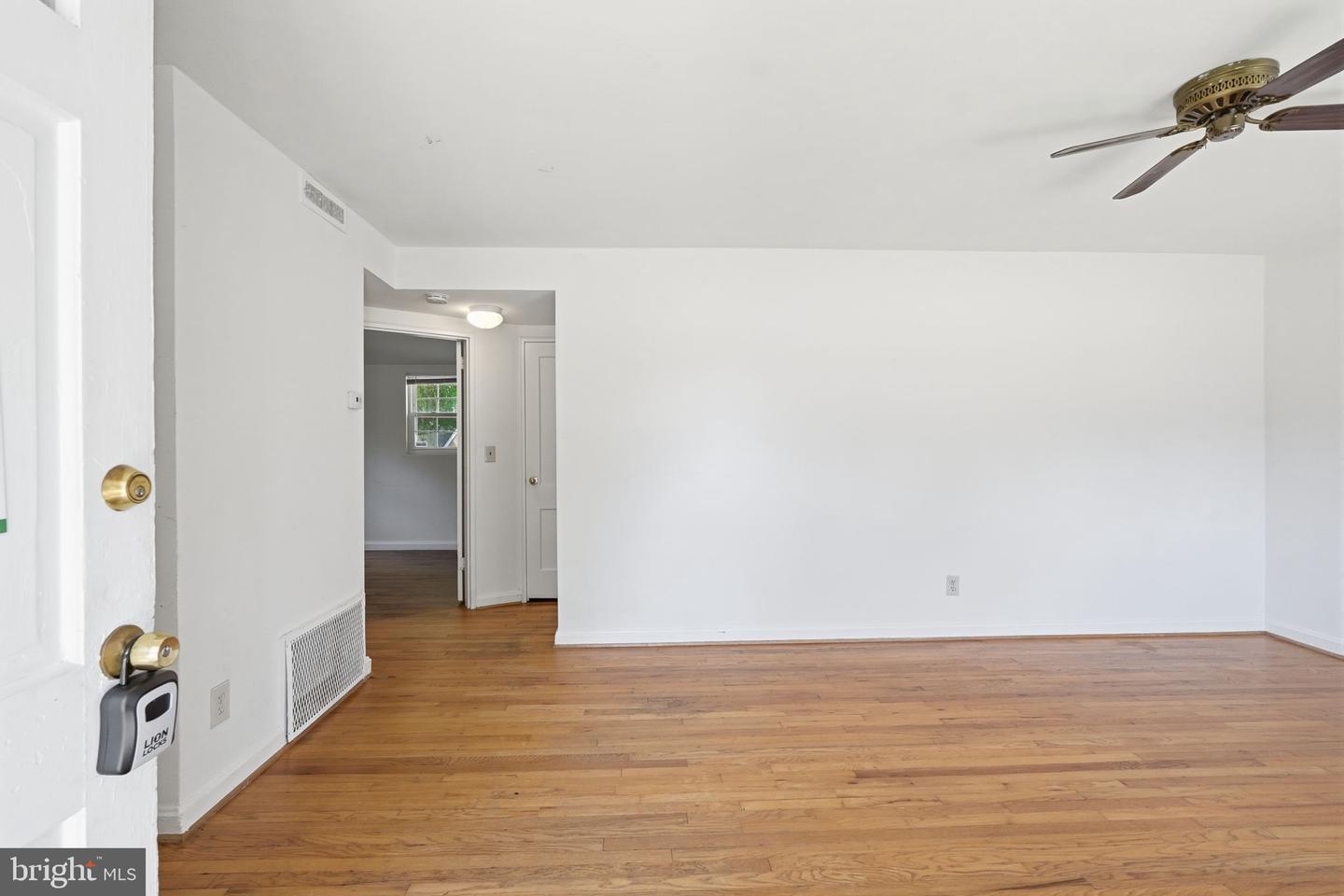 2911 WEISMAN ROAD, SILVER SPRING MD 20902 — photo 2
