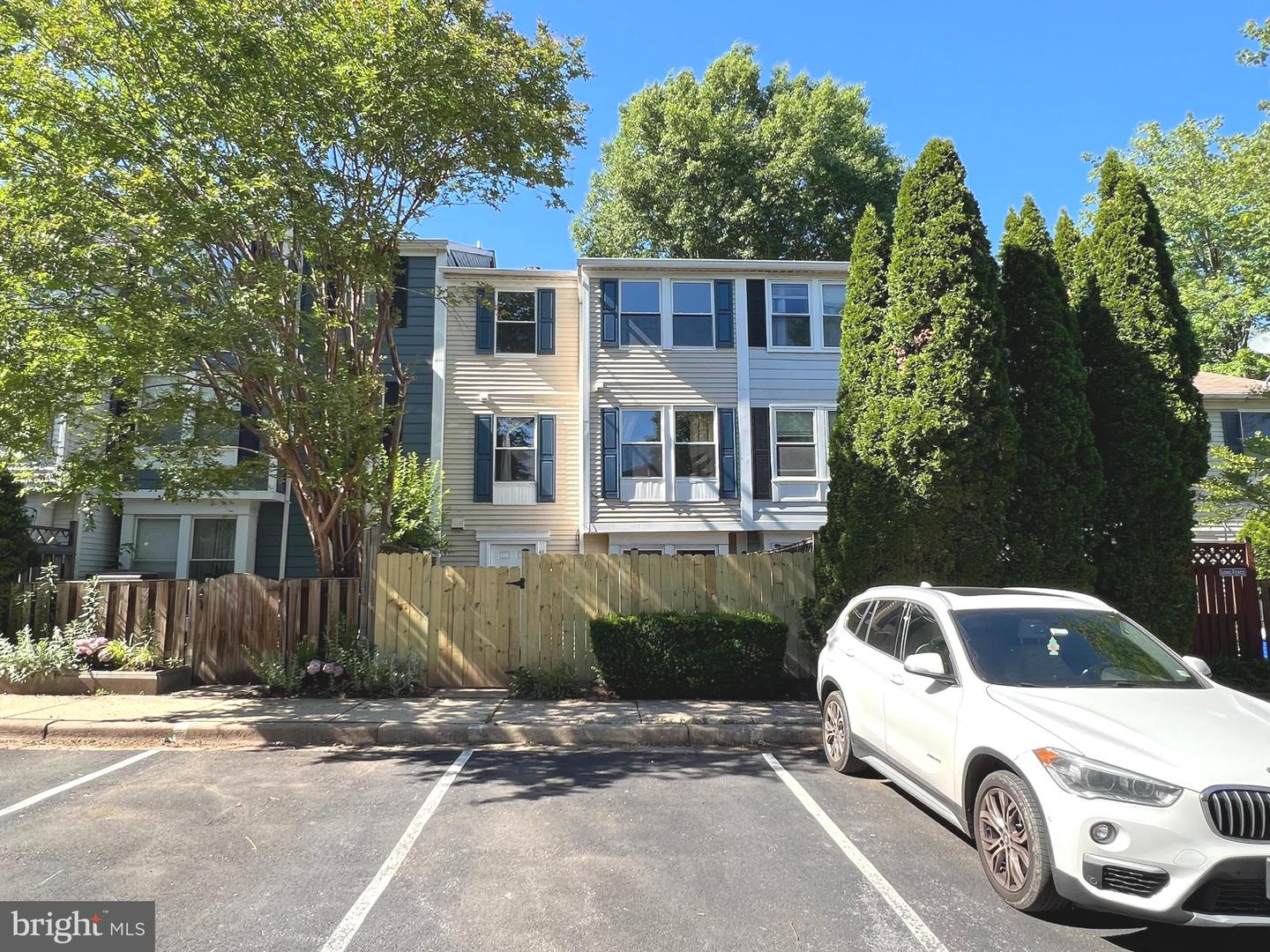 48 Whitechurch Ct — photo