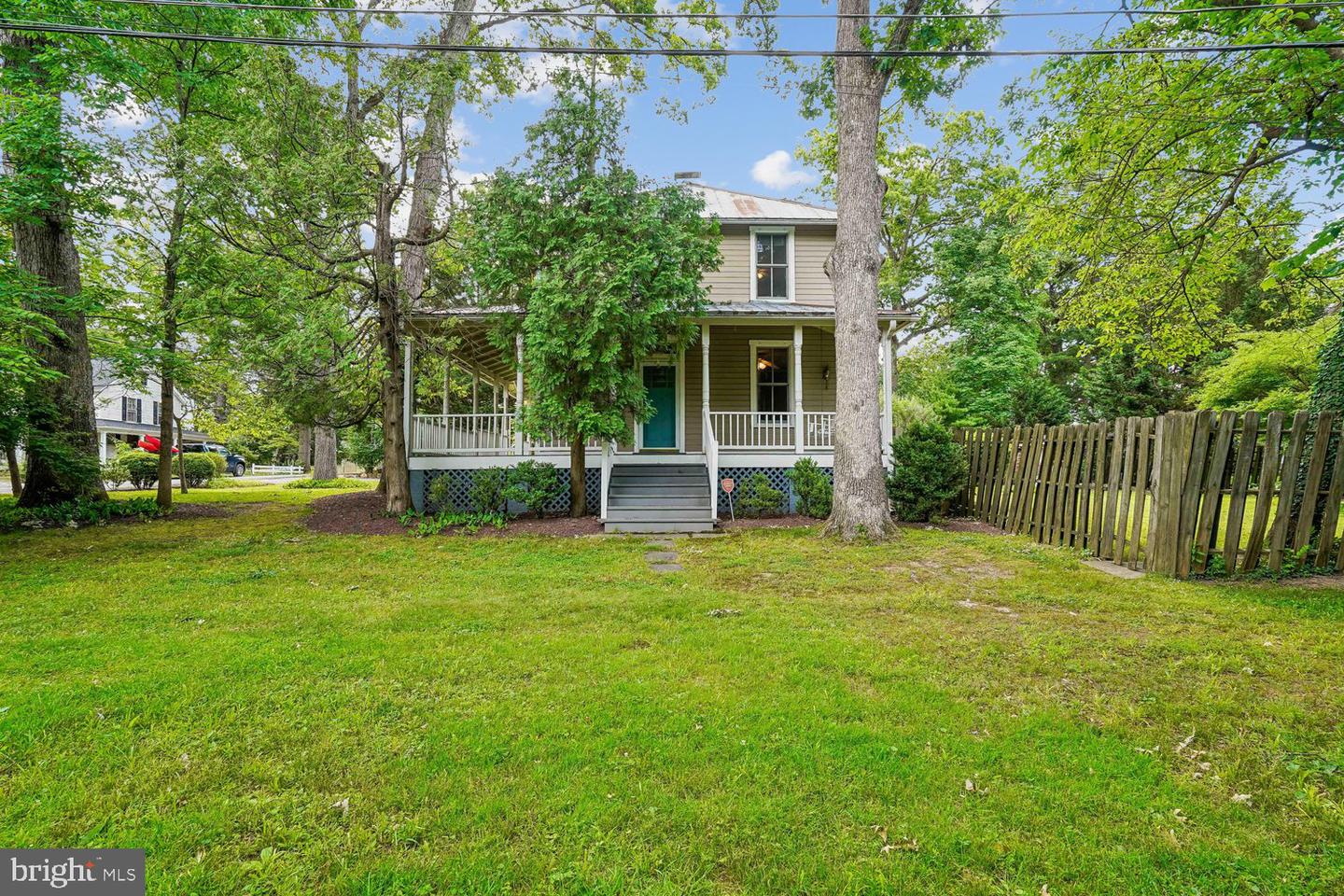 16 Maple Ave — photo