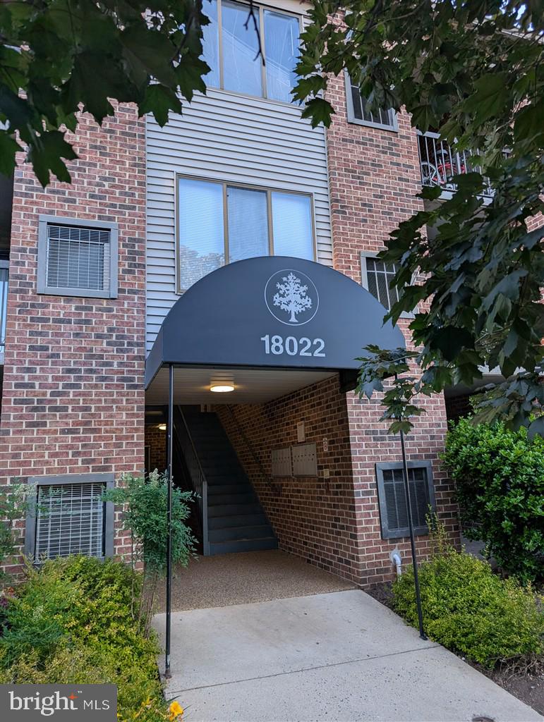 18022 Chalet Dr #27-103 — photo