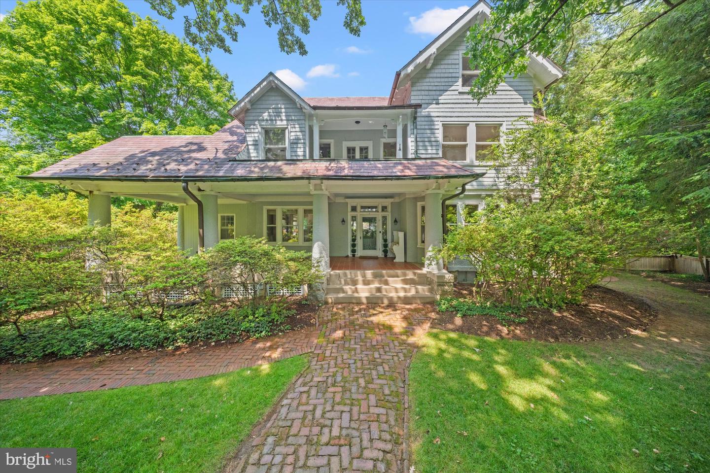 5 Chevy Chase Cir — photo