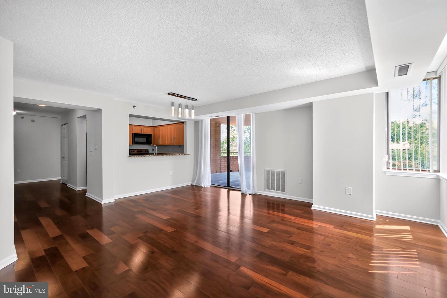 10101 Grosvenor Pl #305 — photo