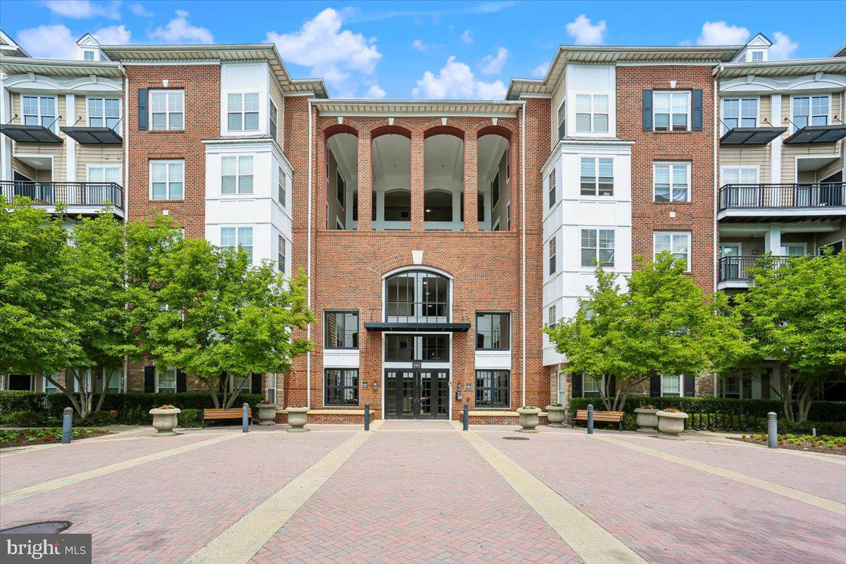 501 Hungerford Dr #105 — photo