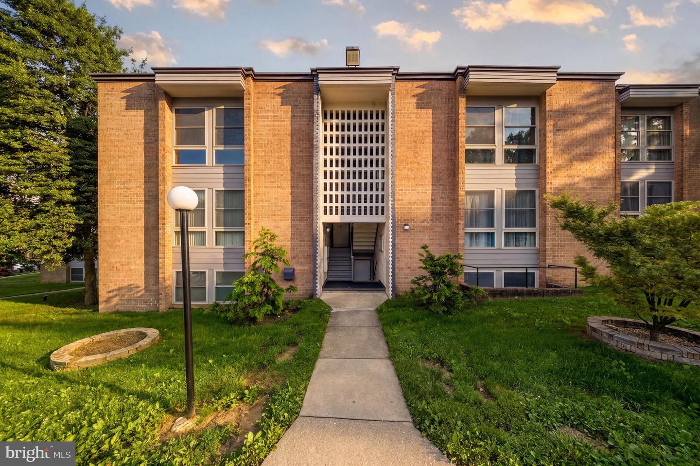 2202 Greenery Ln #301-22 — photo