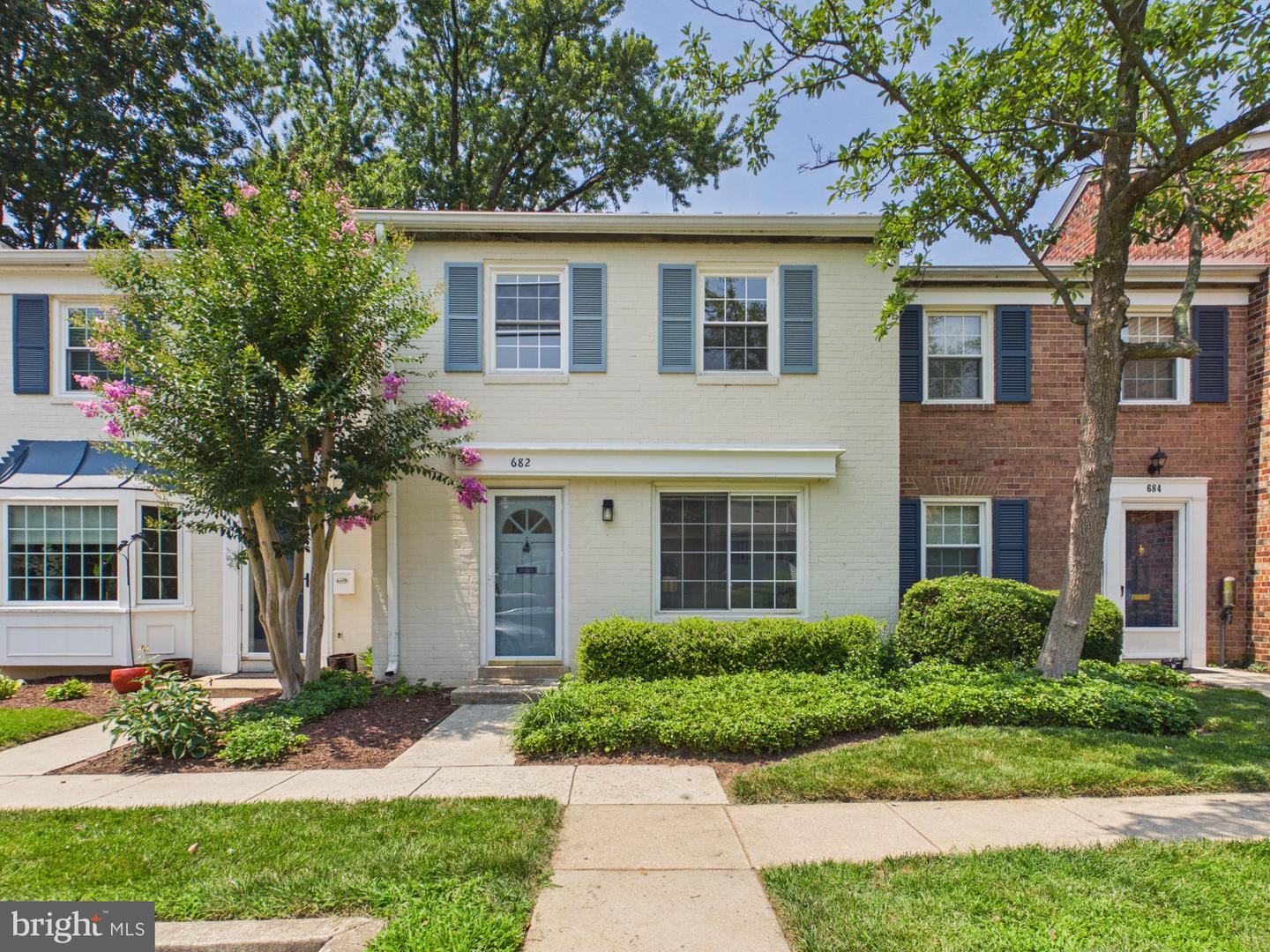 682 Azalea Dr #6-682 — photo