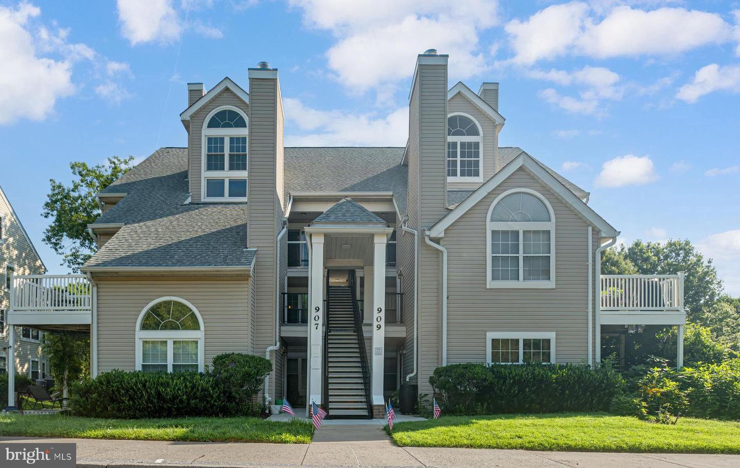 907 Hillside Lake Ter #512 — photo