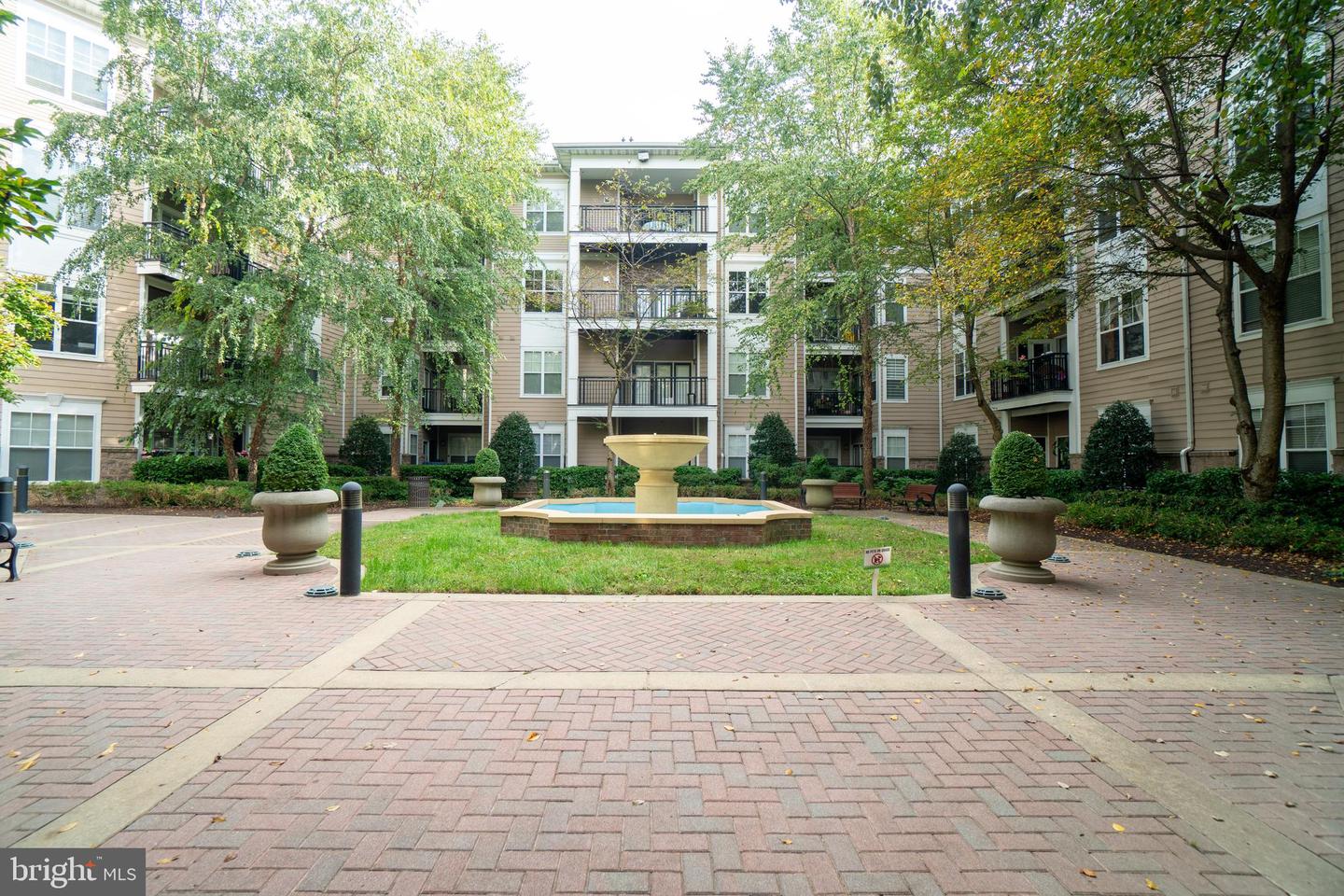 501 Hungerford Dr #463 — photo
