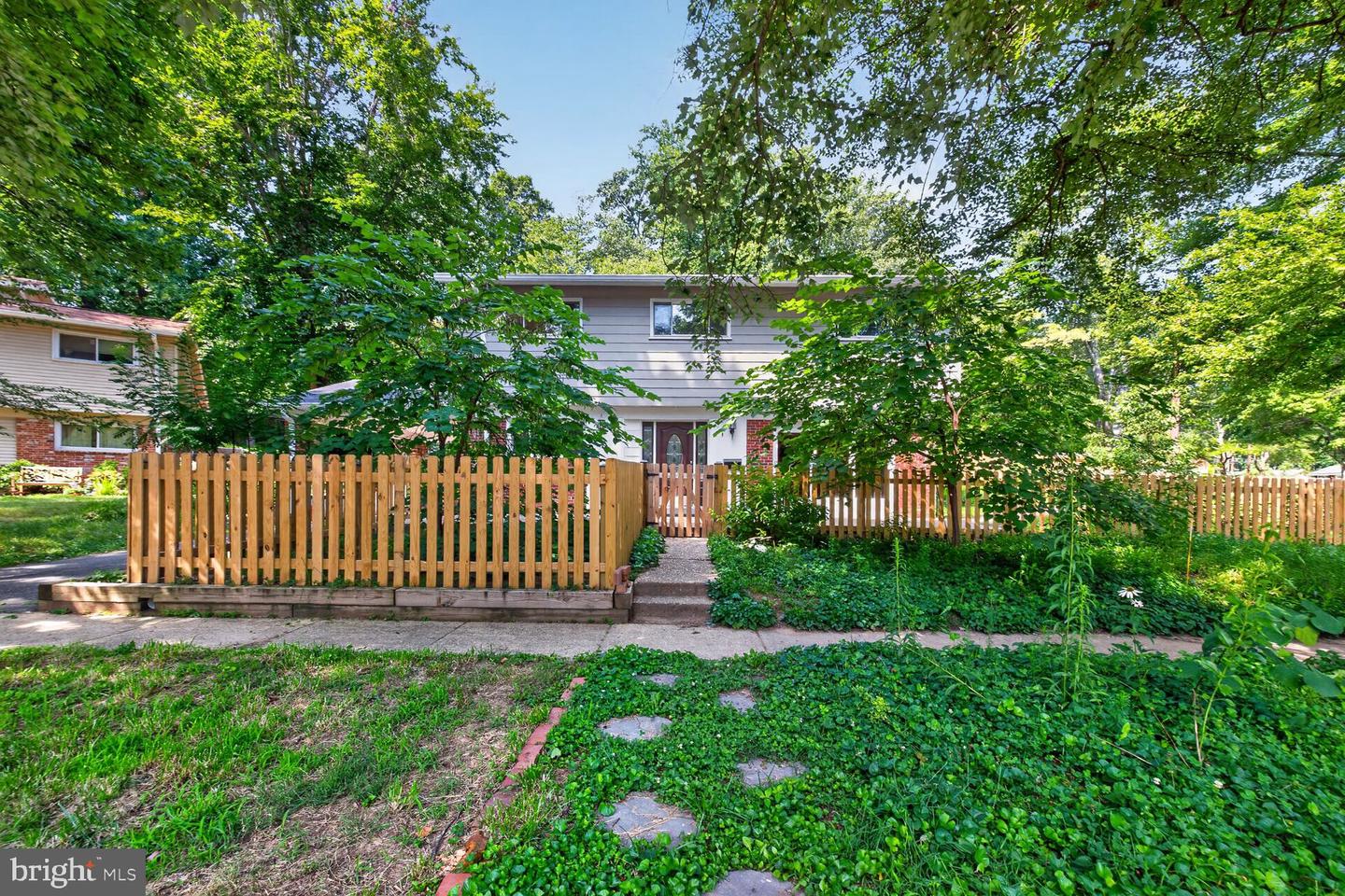 220 Thistle Dr — photo