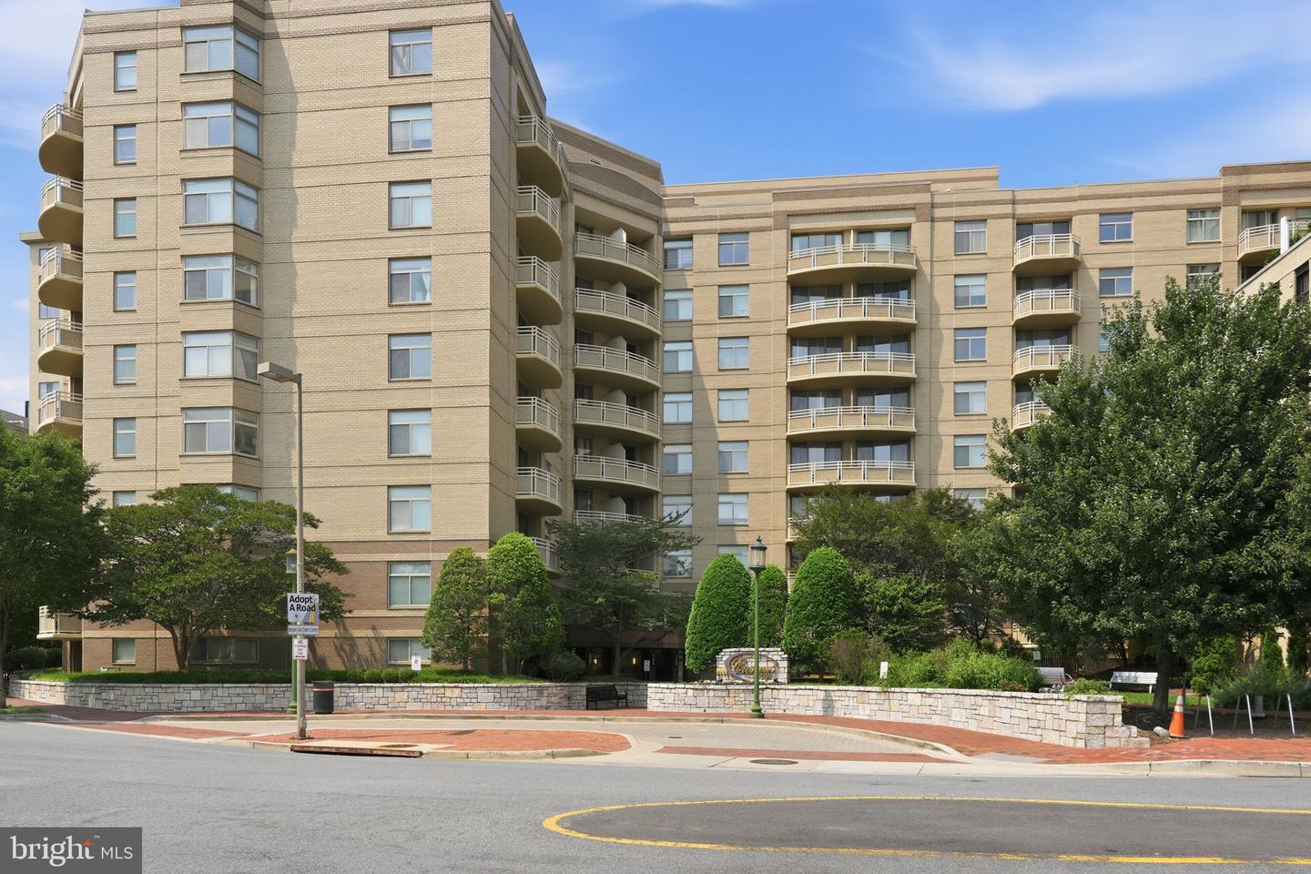 7111 Woodmont Ave #106 — photo