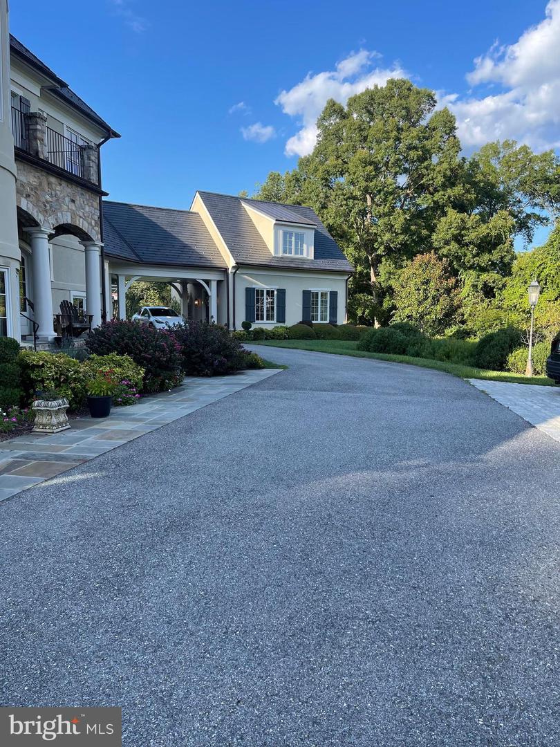 10601 Red Barn Ln — photo