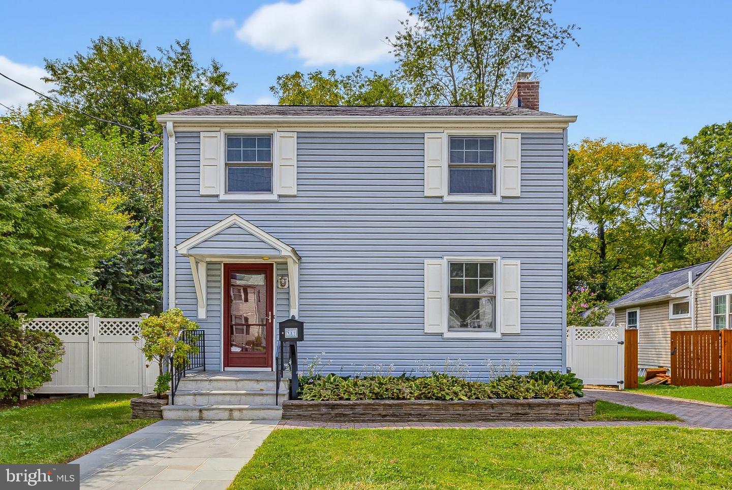 717 Mapleton Rd — photo