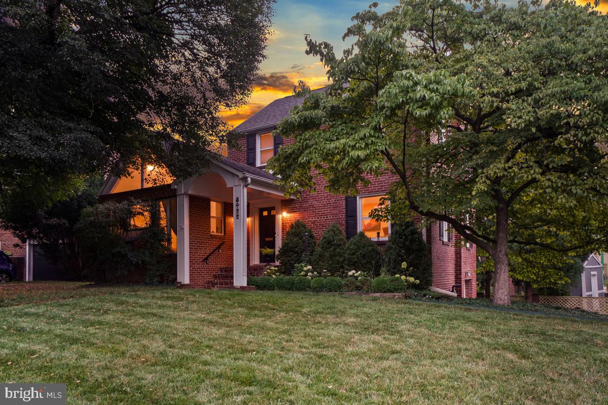 8422 Queen Annes Dr — photo