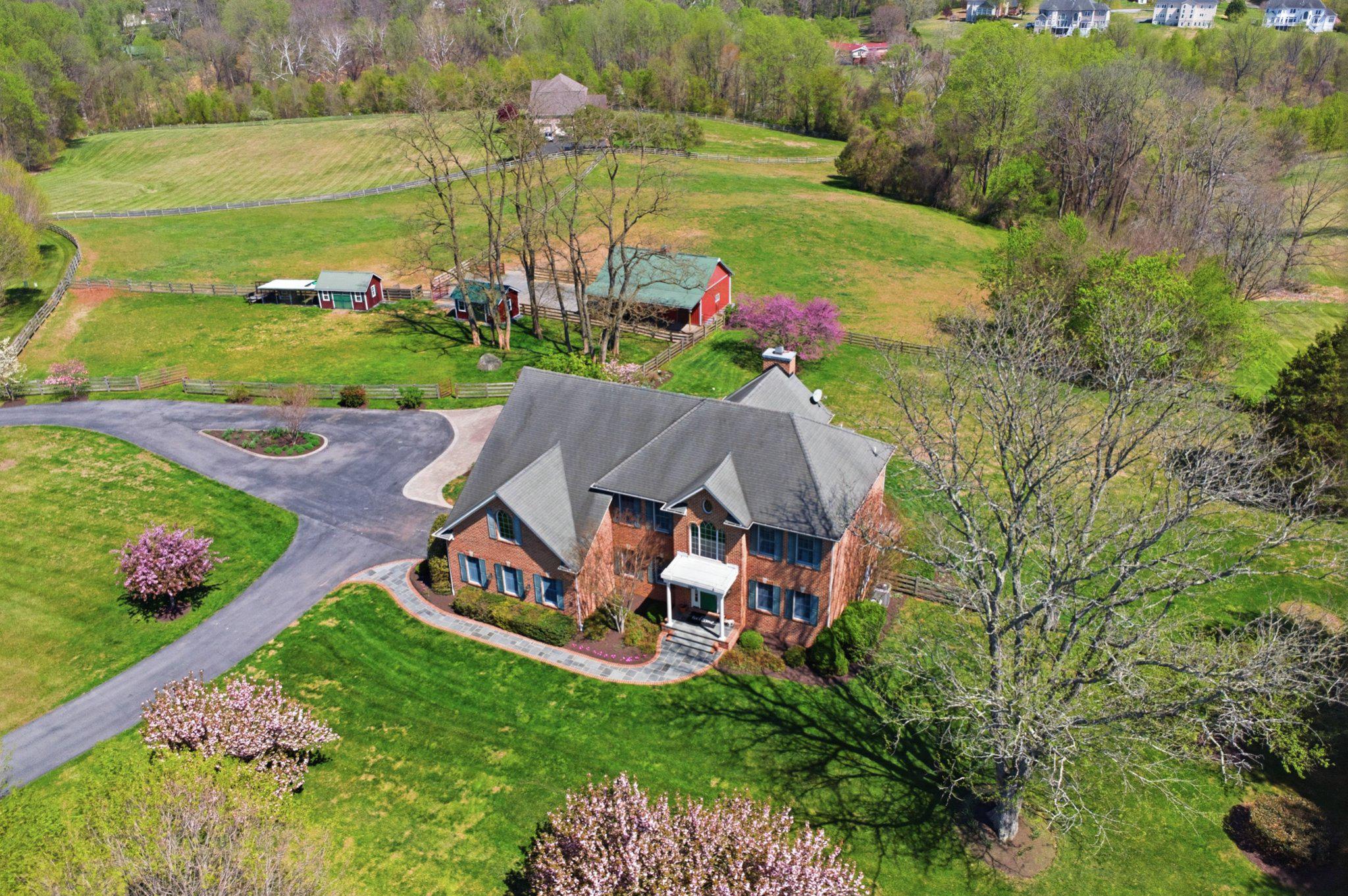 18905 Celebrity Ln — photo
