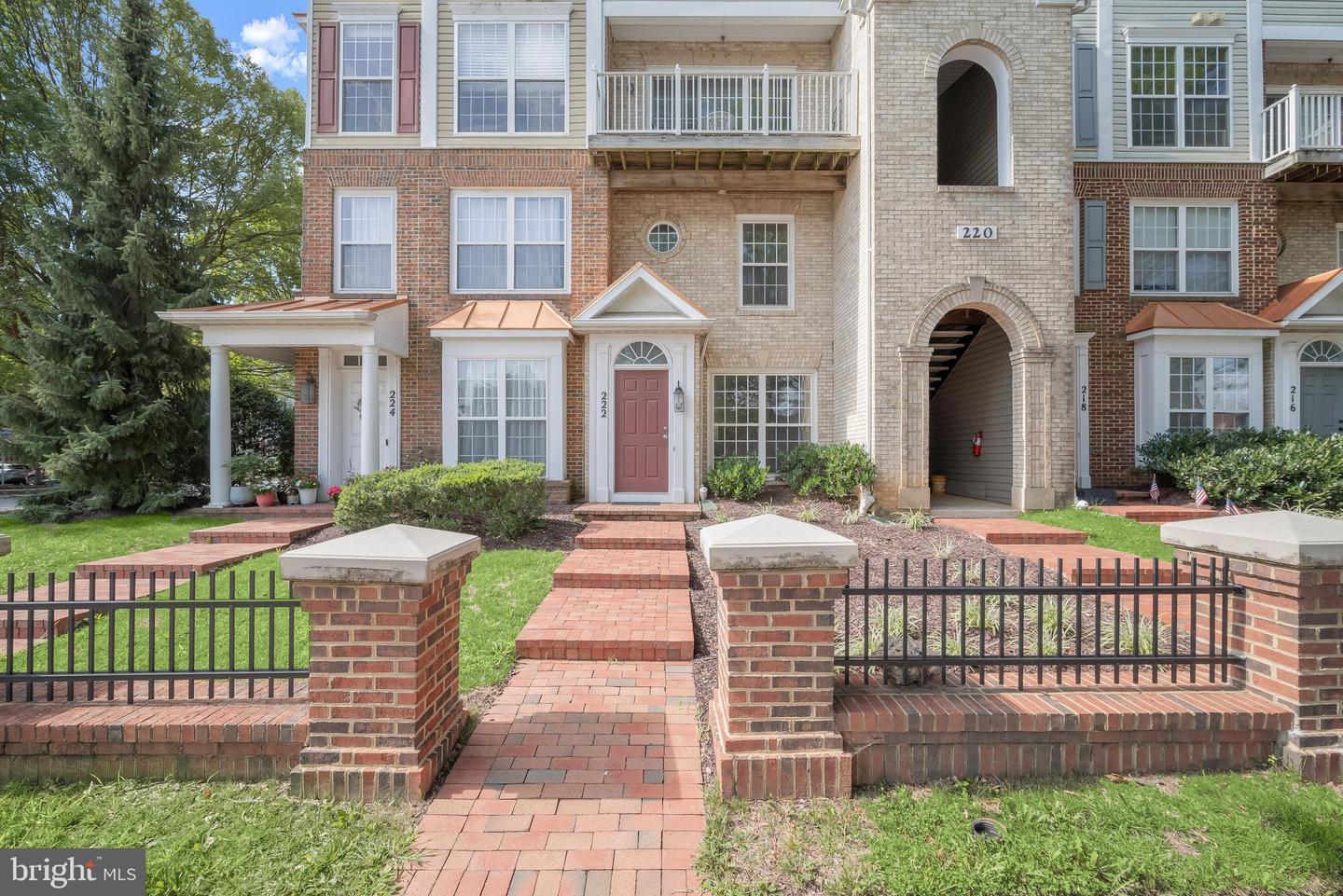222 Fallsgrove Blvd #2 — photo