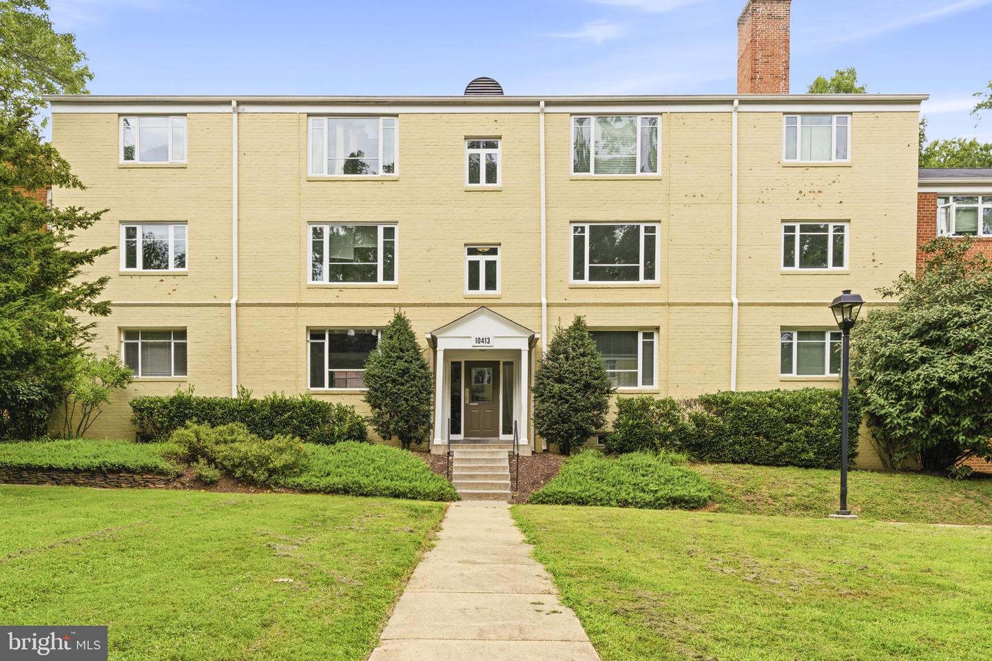 10413 Montrose Ave #202 — photo