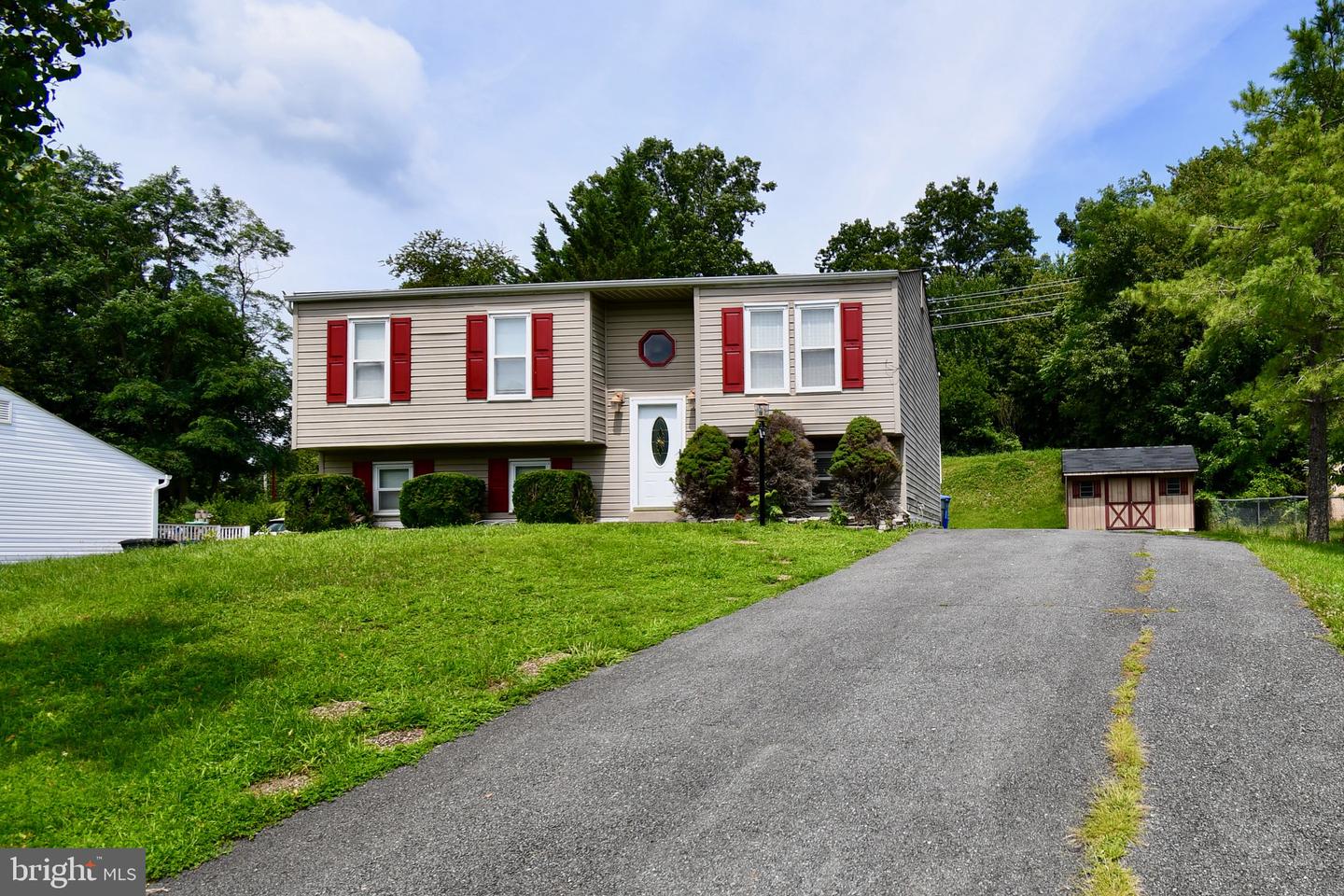 25253 Conrad Ct — photo