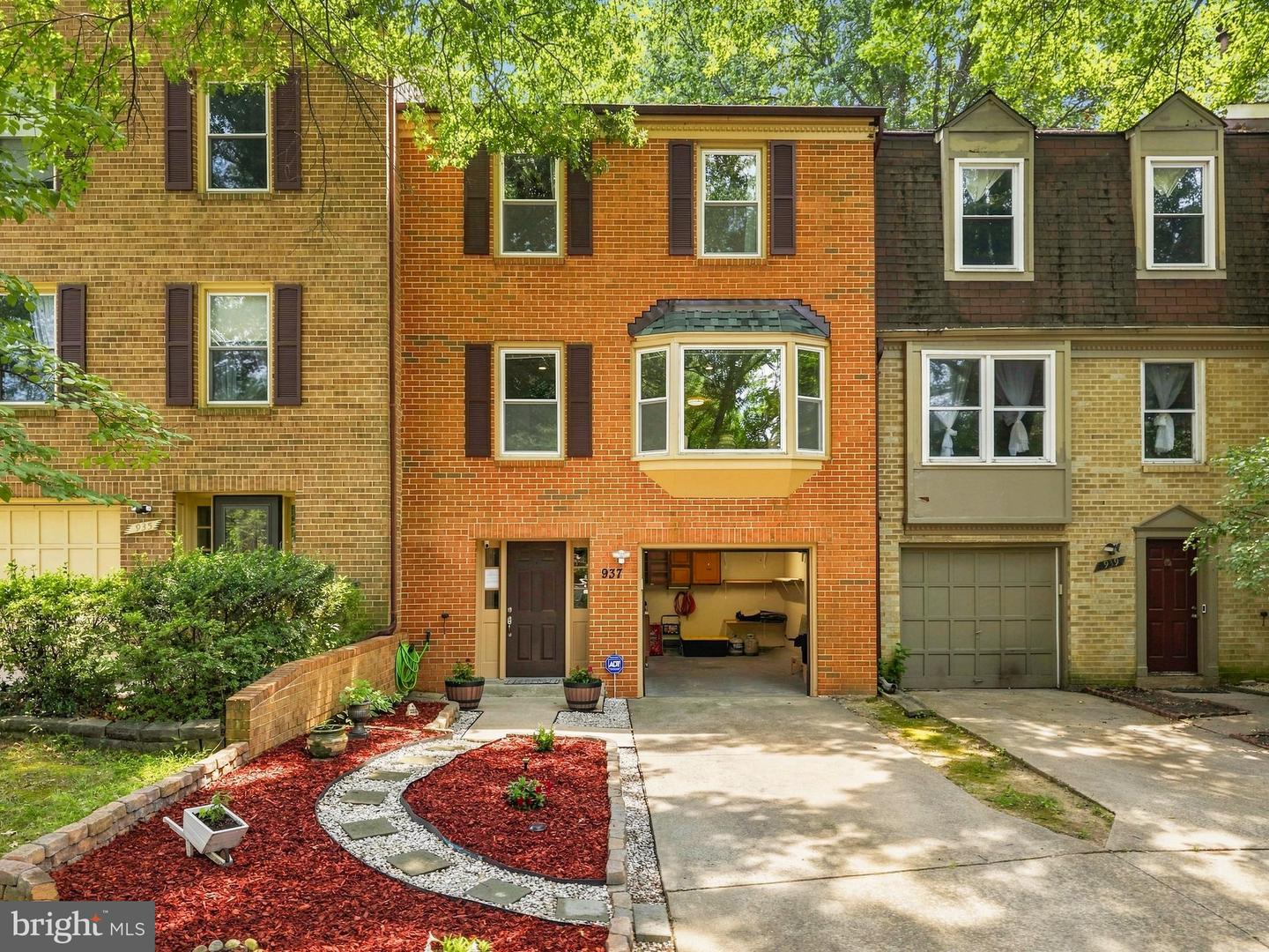 937 Wild Forest Dr — photo