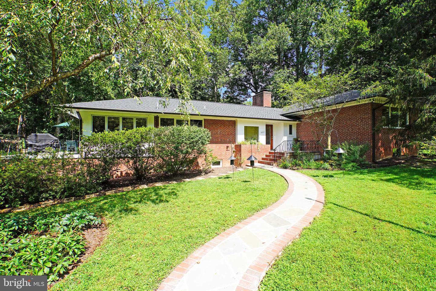 9233 Farnsworth Dr — photo
