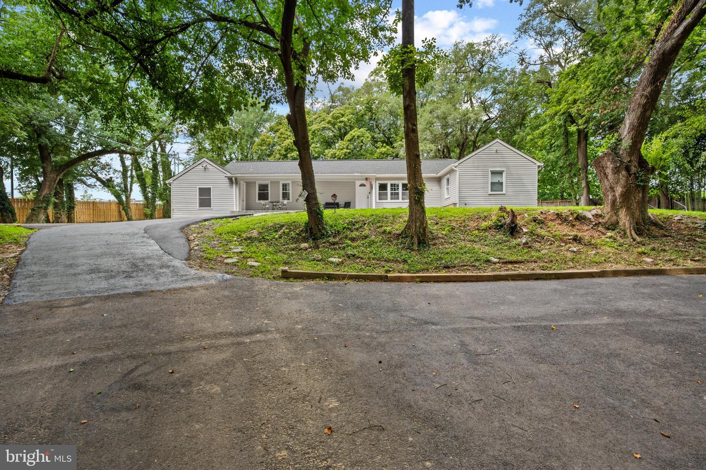 13416 Clifton Rd — photo