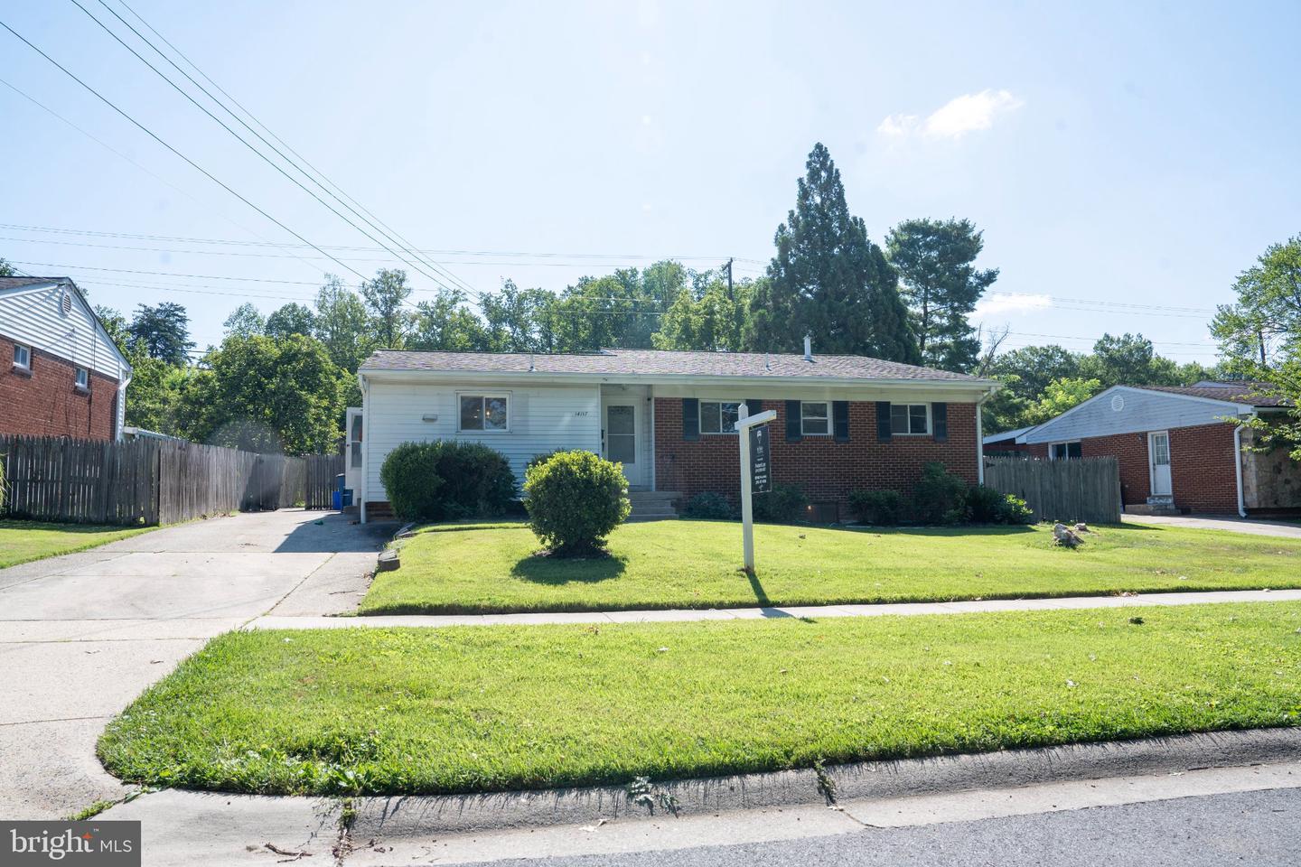 14117 London Ln — photo