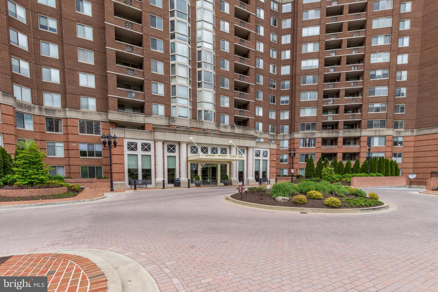 5809 Nicholson Ln #103 — photo
