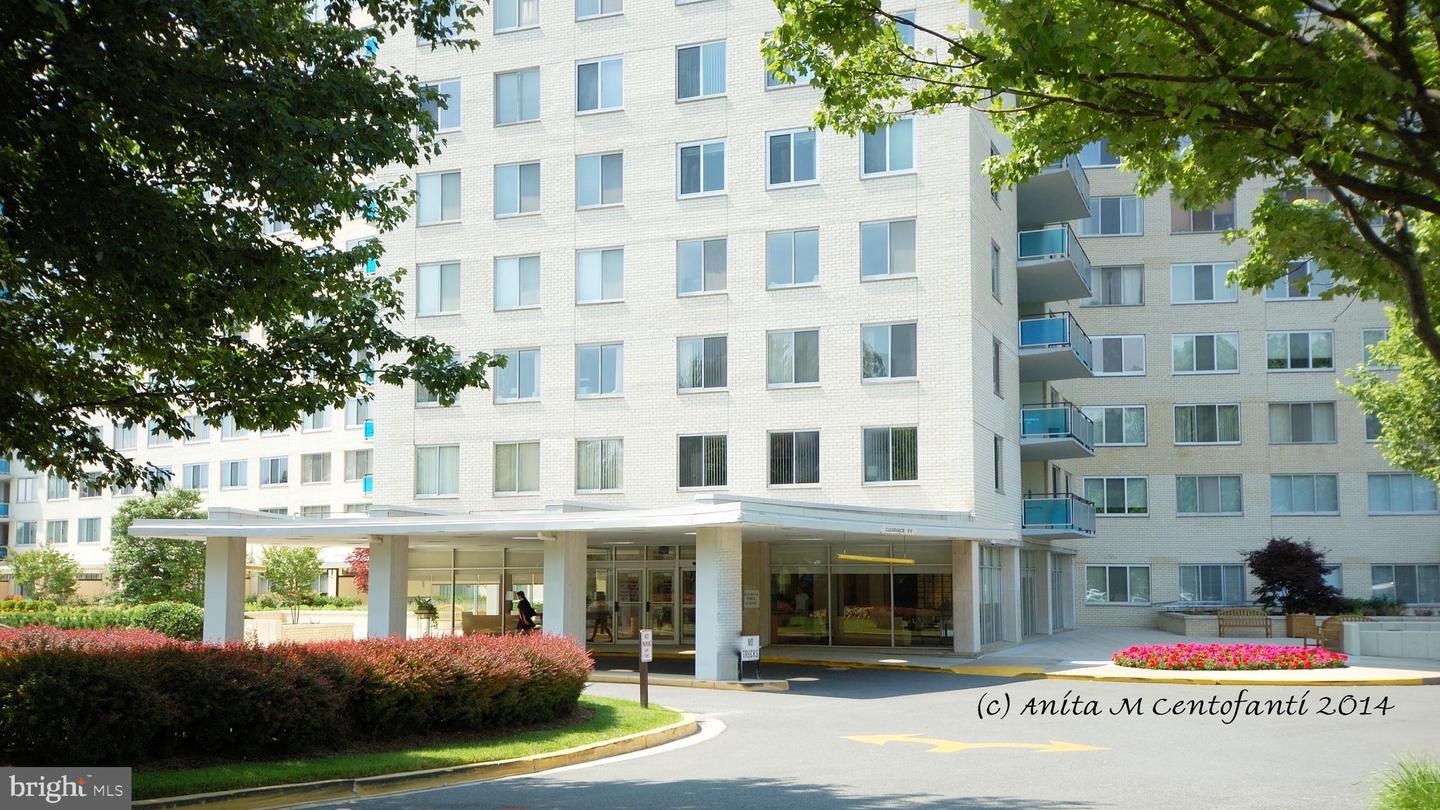 10201 Grosvenor Pl #1016 — photo