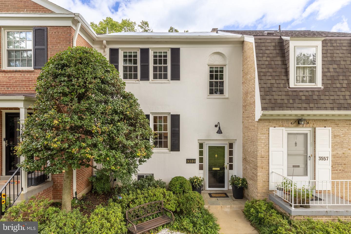 3559 Hamlet Pl — photo