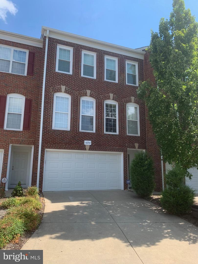 1694 White Oak Vista Dr — photo