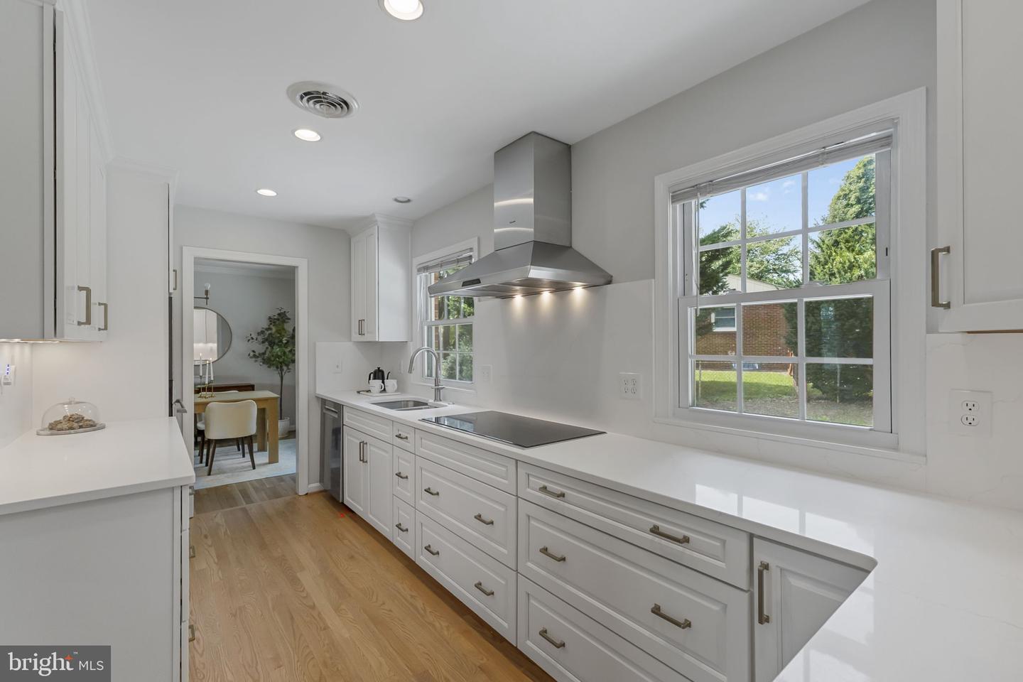 24100 Doreen Dr — photo