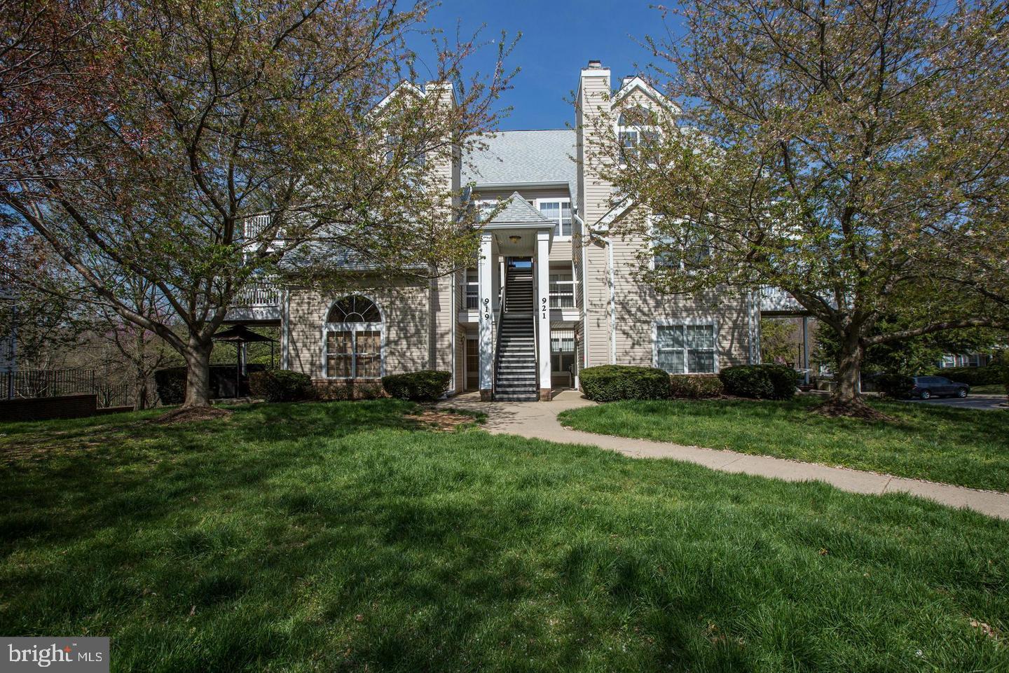 921 Hillside Lake Ter #304 — photo
